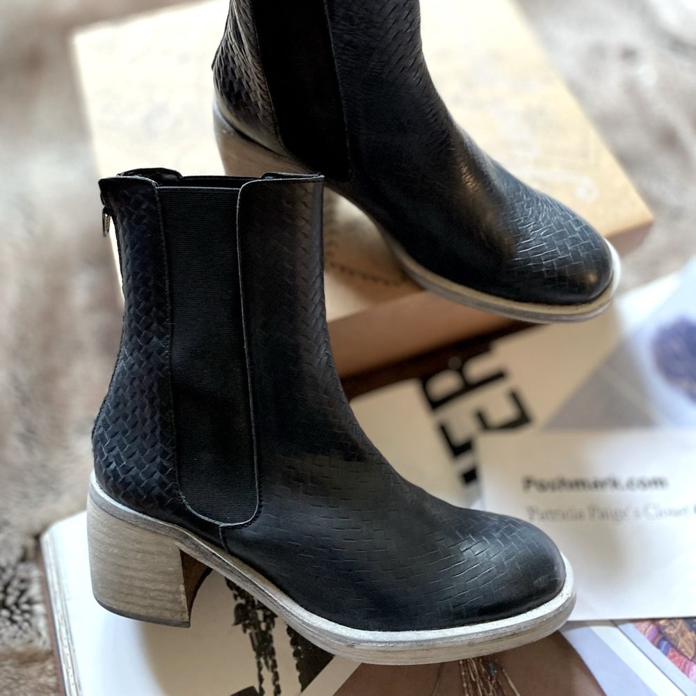 Free People Essential Chelsea Boots - Picture 5 of 15